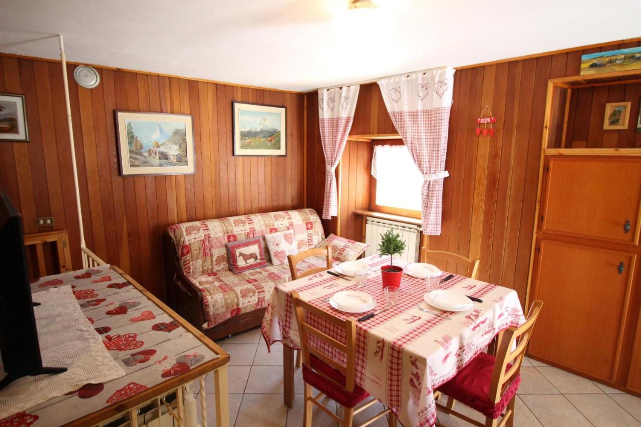 Lo Stambecco Holiday Apartment - Affitti Brevi Italia Brusson Exterior foto