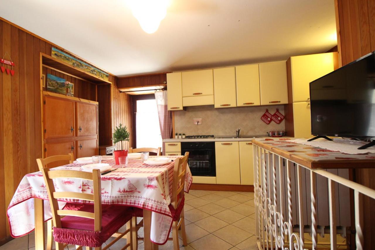 Lo Stambecco Holiday Apartment - Affitti Brevi Italia Brusson Exterior foto
